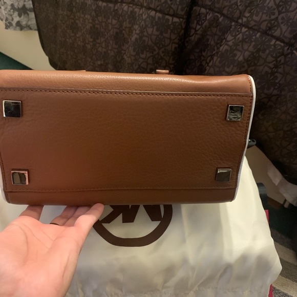 Authentic Michael Kors Bag - Picture 3 of 4